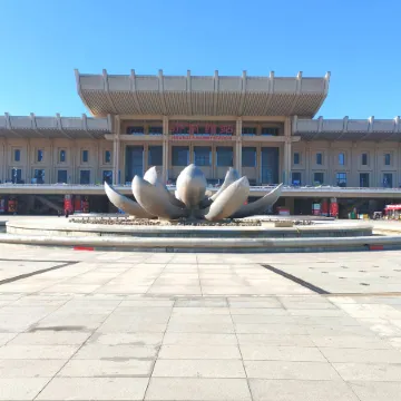 Vienna International Hotel Jinan West Railway Station East Square）