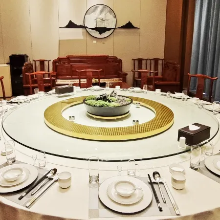 Hewei Gui Hotel (Xuchang East Station Branch)