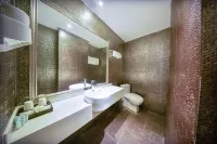 Yuecheng Express Hotel (Dongxing National Gate Port)