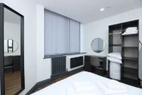 New Oxford House Apartments by Happy Days - Apartments