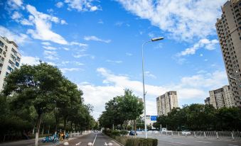 Chenxiang Hotel (Yizhong High-Speed Railway Station)