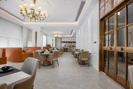 Vienna International Hotel (Zhongxian Xiangshanhu People's Hospital) Отели рядом с достопримечательностью «Zhongzhou Old Street»