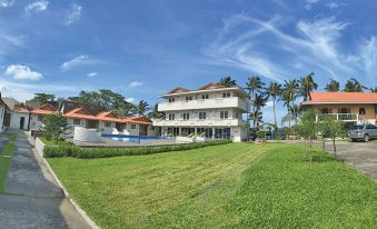 Shoreland Beach Resort by Cocotel