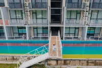 Bibi Penguin Family Homestay - Pools