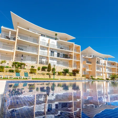 BnB Homes Eco Apartment with Terrace, 2 Swimming pools & Tennis court