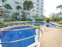 2 Bedroom Suite Condotel with Fast WIFI near BGC and Venice Grand Canal