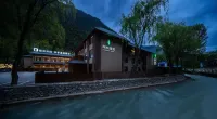 Rezen Retreat·Four Seasons Manju  Hotel (Jiuzhaigou Scenic Area) Hotels in 