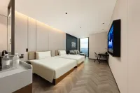 Guiyang Flower Orchard Twin Towers Atour Hotel