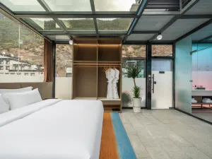 Daocheng Jifeng Hot Springs Resort Hotel