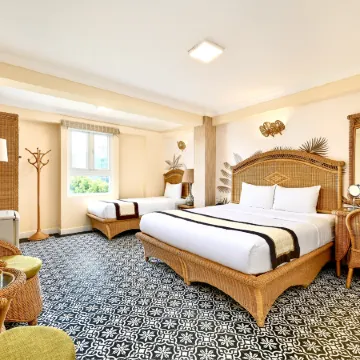 SPRING HOUSE HOTEL Отели рядом с достопримечательностью «Район 1»