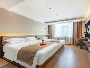 Xuchang Three Kingdoms Hotel (Pang Donglai Times Square Caowei Ancient City Branch)