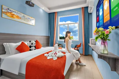 Chuanzhou Hotel (Mengzi Nanhu Park Xintiandi Pedestrian Street)