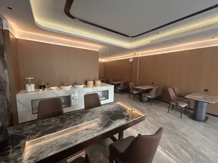 FREE COMFORT Hotel（Beijing Normal University Xizhimen Subway Station）） Отели рядом с достопримечательностью «Beijing University of Posts and Telecommunications»