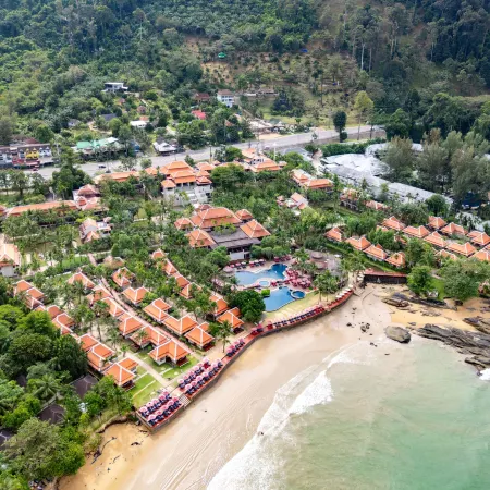 Khaolak Laguna Resort Отели рядом с достопримечательностью «Мемориал Цунами»