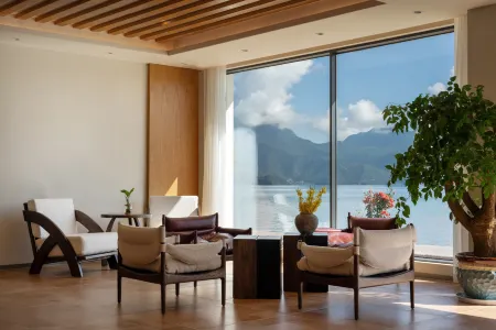 Lutu Hotel Отели рядом с достопримечательностью «Lugu Lake Viewing Platform»