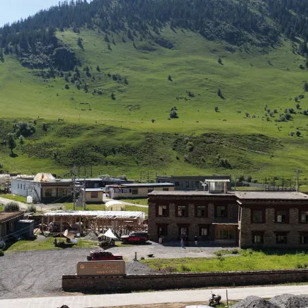 Litang Gangbo Zhuangyuan Homestay