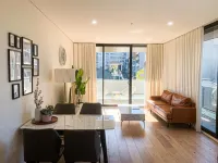 Stunning 2 Bedroom Apt at Waterloo Hotels near Bindon Place Playground