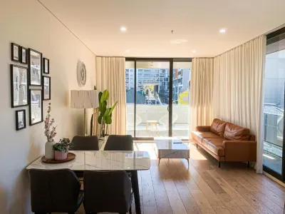 Stunning 2 Bedroom Apt at Waterloo Hotels near Hillsong Church Waterloo Campus