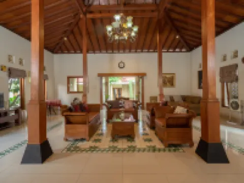 Private Villa - Griya Bayan Kraguman Hotels in Jogonalan