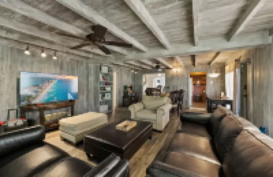 Beautiful Home in West Palm Beach With Largest Pool and Jacuzzi