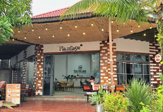 플라 빌리지의 깔끔한 외관 또는 수영장