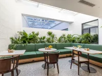 Qiuguo Hotel（Beijing Sanlitun East Bridge Subway Station Branch） Hotels near Parkview Green
