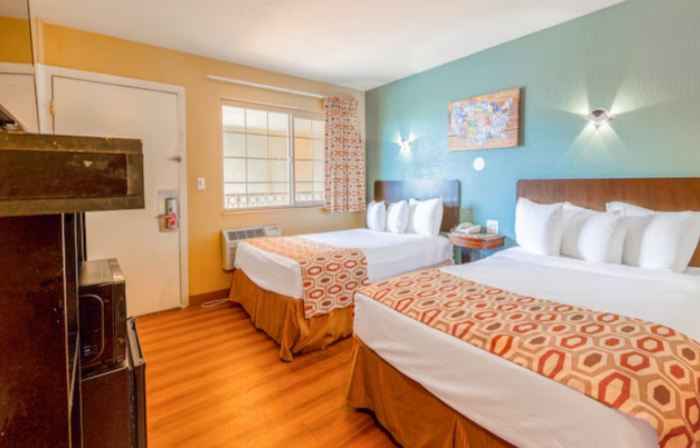 Hotel Avenida - Oceanside Camp Pendleton