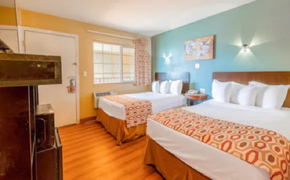 Hotel Avenida - Oceanside Camp Pendleton