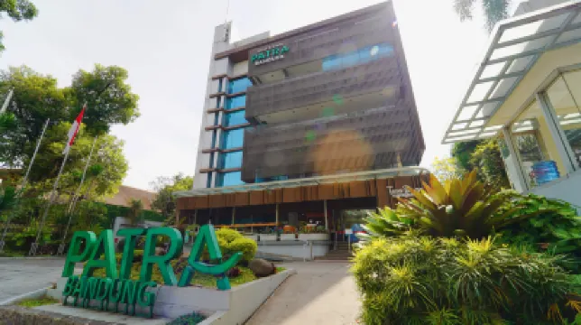 Patra Bandung Hotels near Taman Jomblo