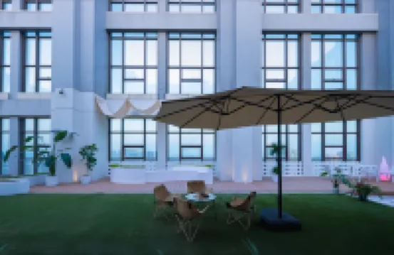 Qingkong Wild Star Hotel (Huanggang Normal University Branch)