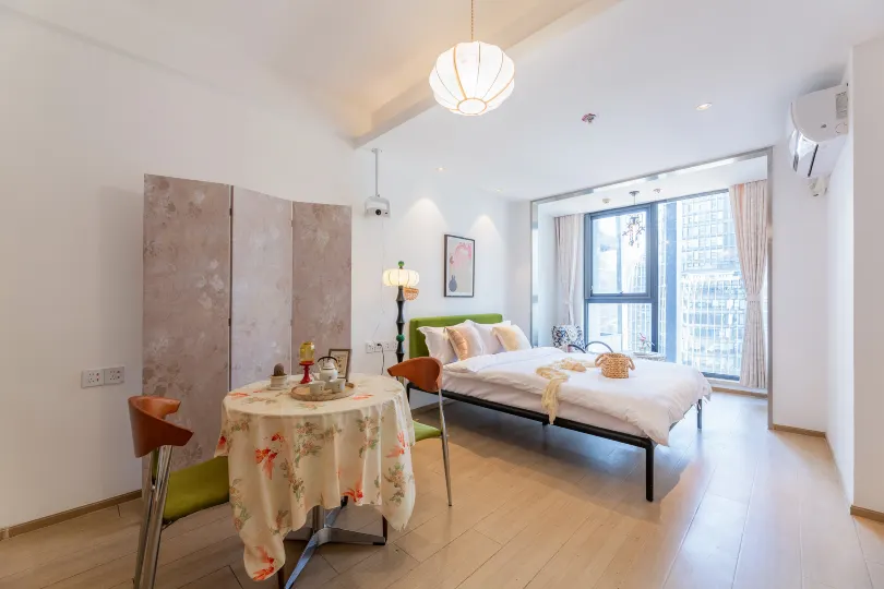 Yunxi Yasu. Designer Cinema Homestay