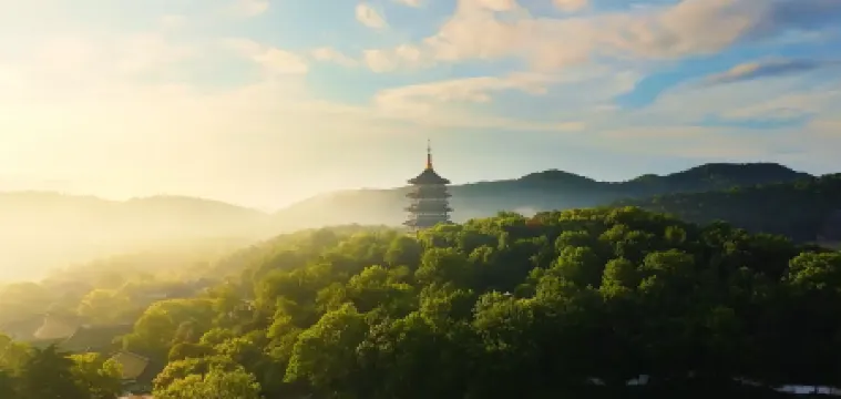 Mercure Hangzhou West Lake Yuquan Отели рядом с достопримечательностью «Shuangfeng Chayun Scenic Resort»