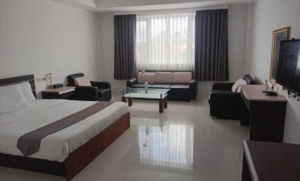 Townhouse Oak Vera Hotel Near Clark International Airport