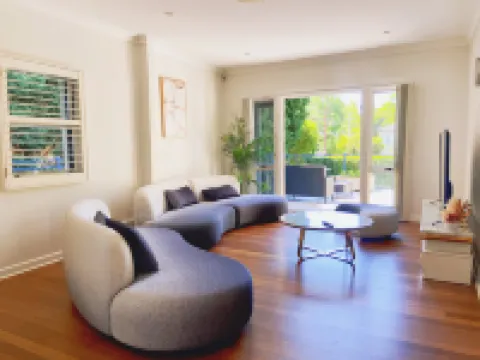 Luxury Family Retreat with Pool | Pymble Station