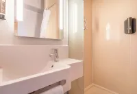 B&B Hôtel Salon de Provence Hotels in Lambesc