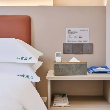 Ruyi Hotel (Luoyang Longmen High-Speed Railway Station Changxing Street)