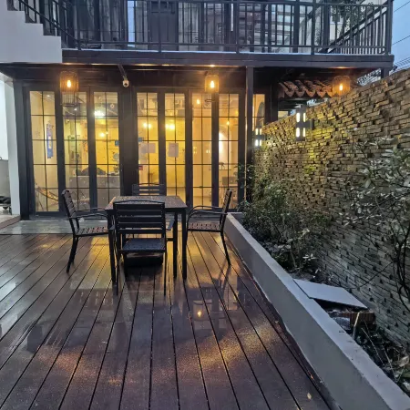 Beehome  Hostel