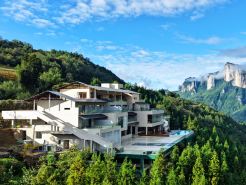 Cangji Chunshe Homestay (Enshi Grand Canyon Scenic Area)