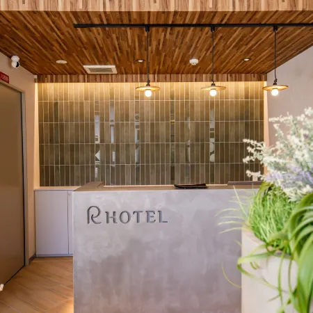 R Hotel Namba East