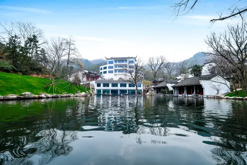 Hefei Lujiang Chunian Cultural Resort Hotel
