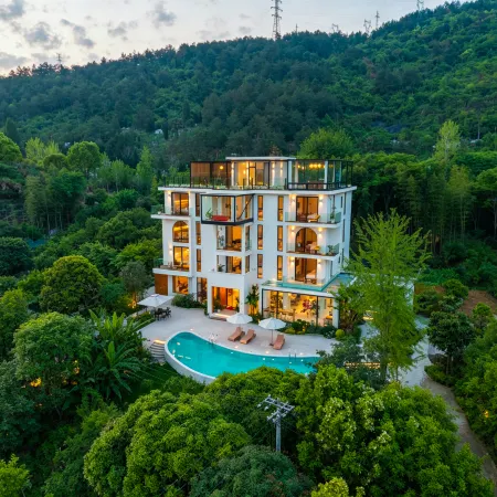 Yunfu Mountain Moon Light Luxury Resort Homestay (Tonglu OMG Heartbeat Paradise Store)