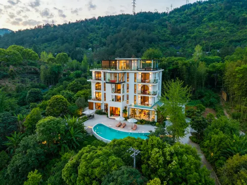 Yunfu Mountain Moon Light Luxury Resort Homestay (Tonglu OMG Heartbeat Paradise Store)
