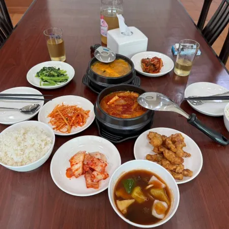 NJ Inthai Hotel
