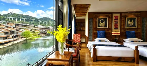 32/2000  Tuopan Shanju High-end River View Homestay (Fenghuang Ancient Town Branch) - Homestays