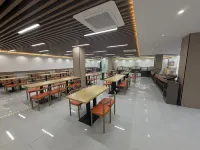 中亞國際飯店 赛兰附近的飯店