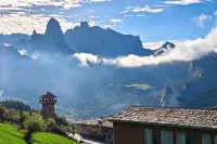 Cloud Mountain Lodge · Scenic Sunrise View Homestay (Zha Ga Na Dari Viewing Platform) - مطابخ