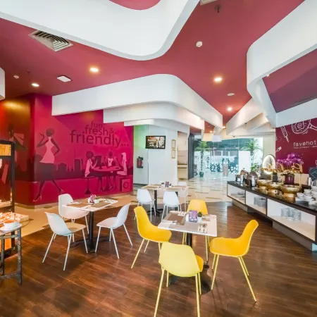 Favehotel Pluit Junction Отели рядом с достопримечательностью «Торговый центр Pluit Junction»