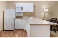 Motel 6 Suites Chicago Lisle IL - Parking