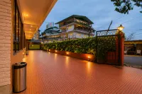 SPARROW CHIMINDA A-HERITAGE HOTEL MIDDLE PELLING - parking