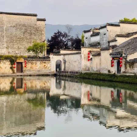 Half-Awake Huizhou-style Homestay in Hongcun Scenic Area